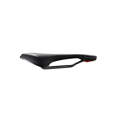 Side profile of the Selle Italia Flite Boost Kit Carbonio Superflow saddle at bicycle. Richmond, featuring lightweight carbon rails for specialist road performance.